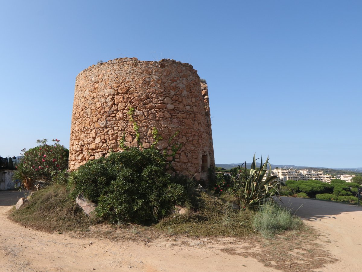 Sant Feliu de Guíxols. Carrer Sicília Tower